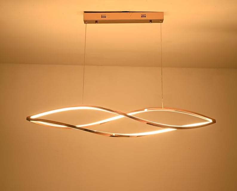Lampada a sospensione LED di design con luce calda accesa