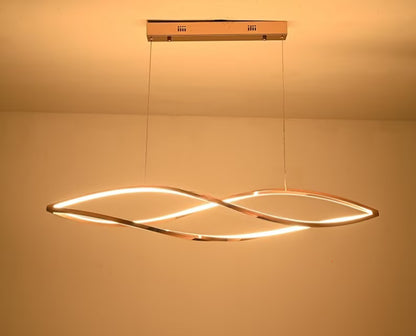 Lampada a sospensione LED di design con luce calda accesa